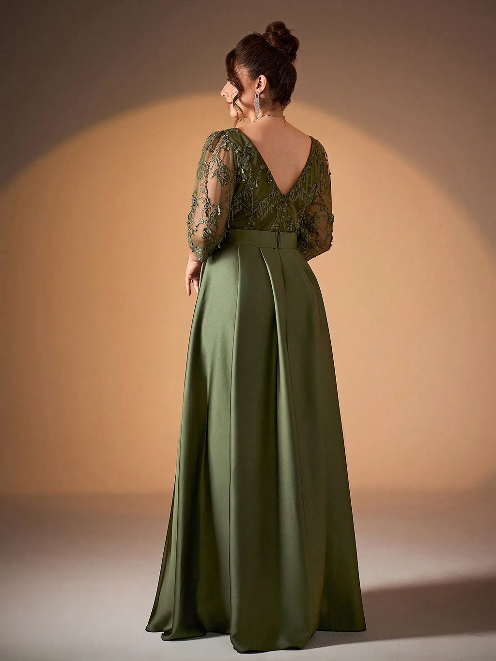 Embroidered lace collar with long sleeves and satin diamond buttons.