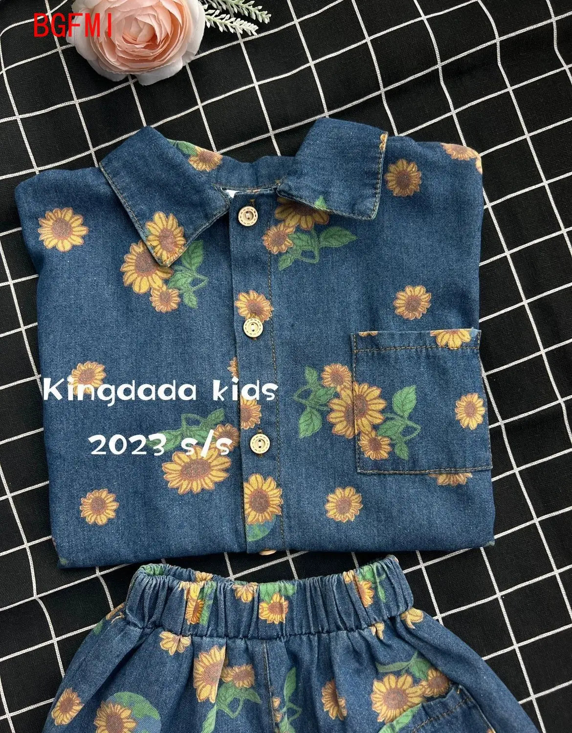 2026 Kid Daisy Soft Denim Short Sleeve Set Boys Girls Denim Shirts and Shorts Two Piece Set Ins Simple Casual Sportswear 2PCS