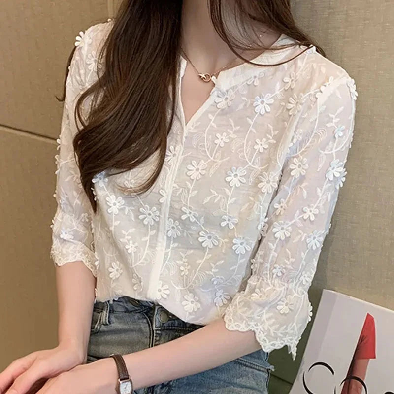 Summer Thin V-neck Women's Shirt Sweet Style Three-dimensional Flower Decoration Half Sleeved Blouse Lace Women's Tops 9638
