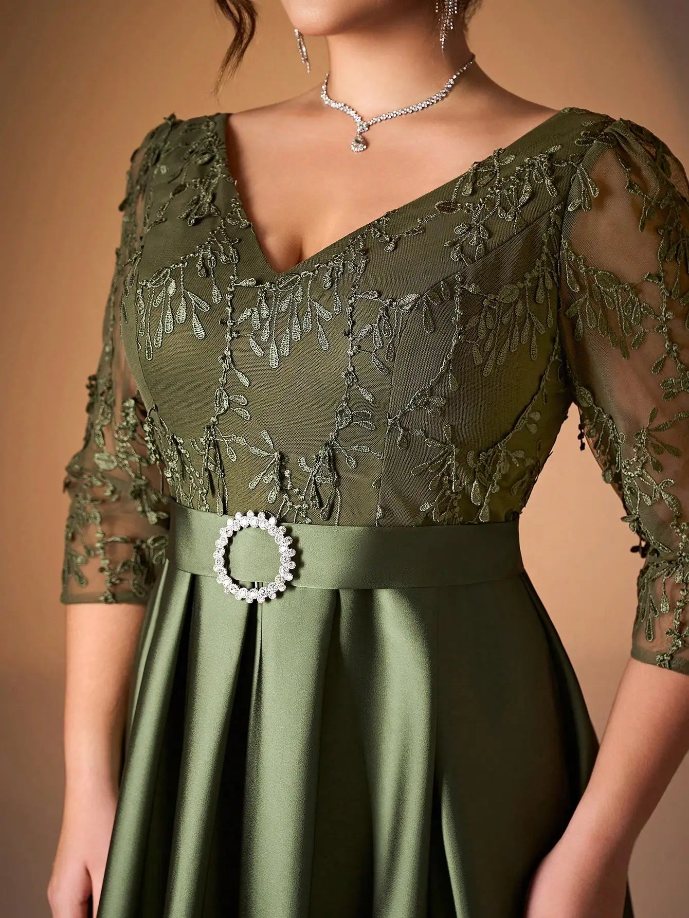 Embroidered lace collar with long sleeves and satin diamond buttons.
