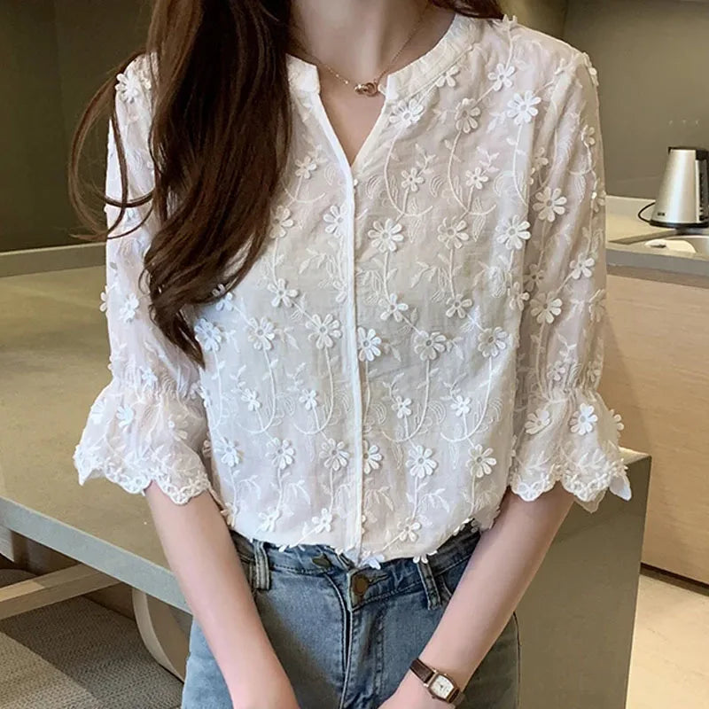 Summer Thin V-neck Women's Shirt Sweet Style Three-dimensional Flower Decoration Half Sleeved Blouse Lace Women's Tops 9638