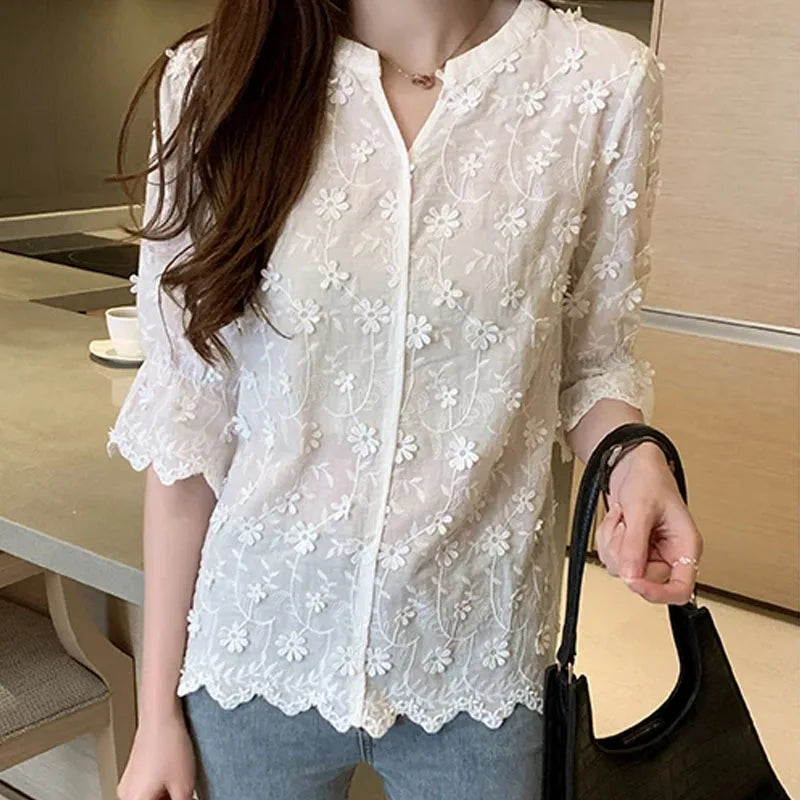 Summer Thin V-neck Women's Shirt Sweet Style Three-dimensional Flower Decoration Half Sleeved Blouse Lace Women's Tops 9638